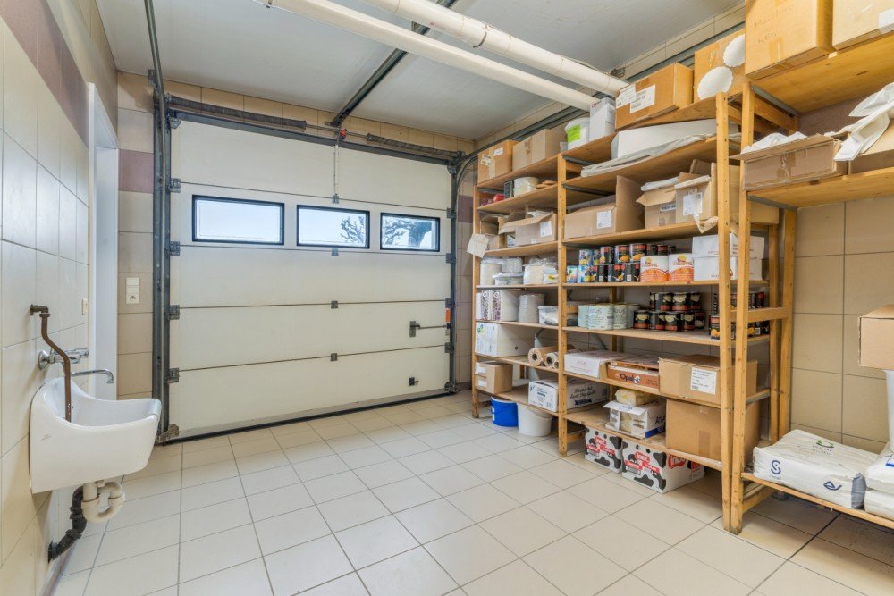 Office for sale in Izegem