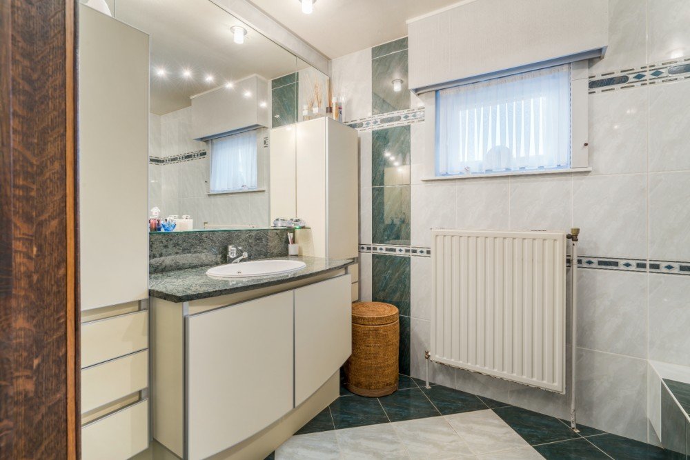 Office for sale in Izegem
