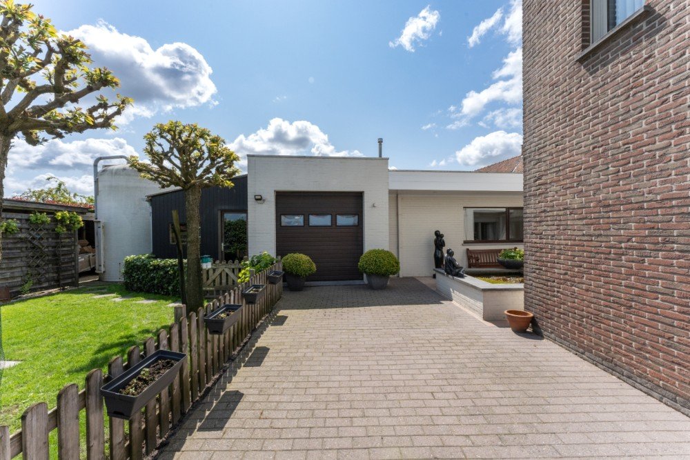 Office for sale in Izegem