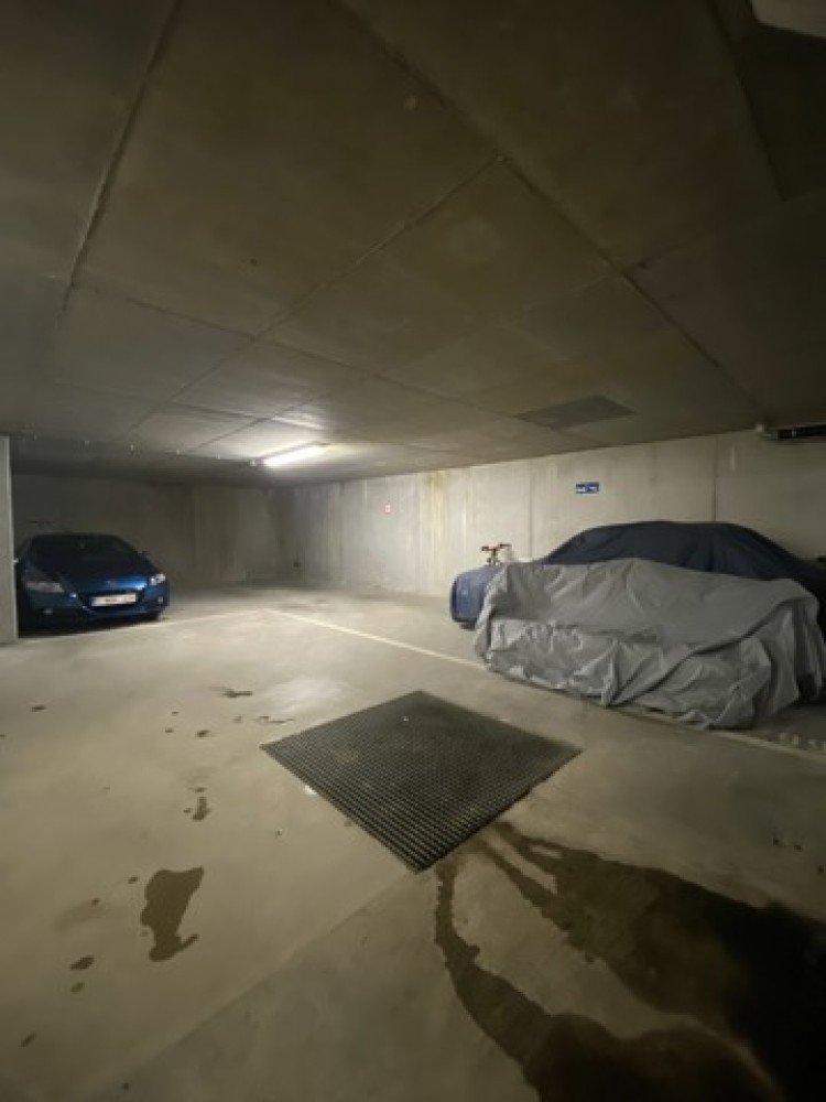 Covered parking area for sale in Ghent