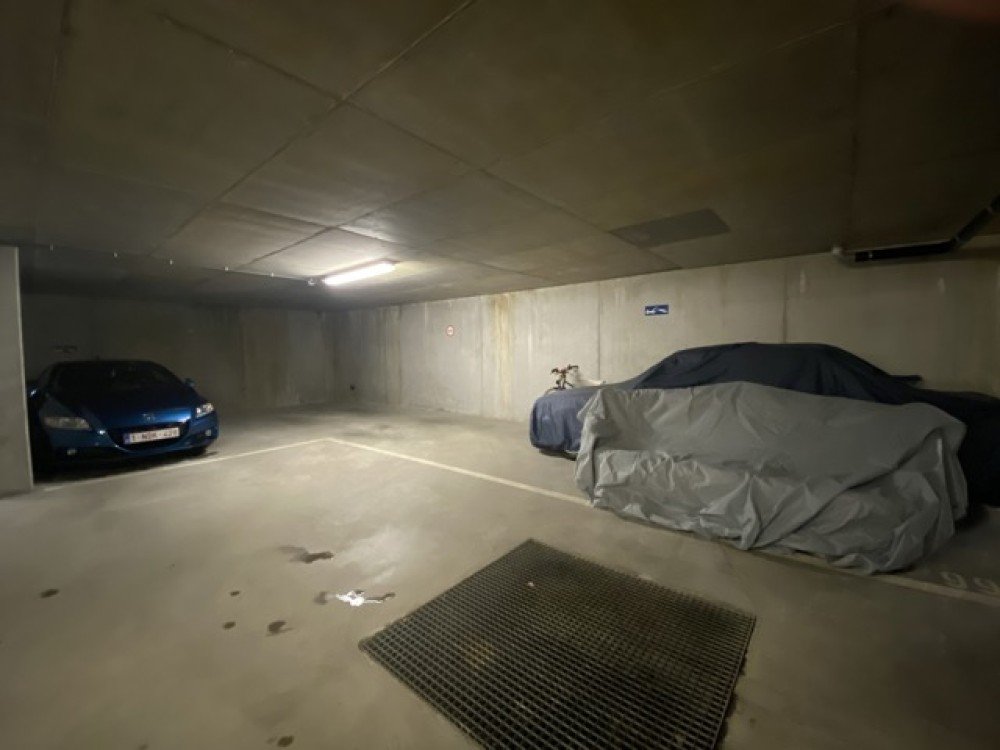 Covered parking area for sale in Ghent