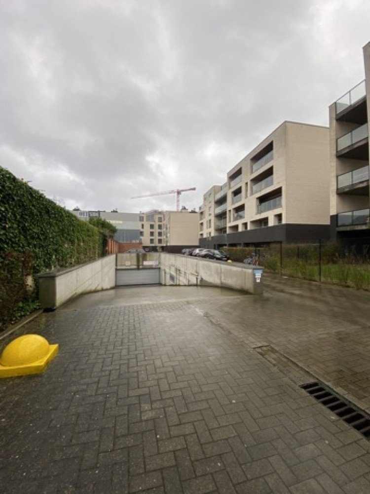 Covered parking area for sale in Ghent