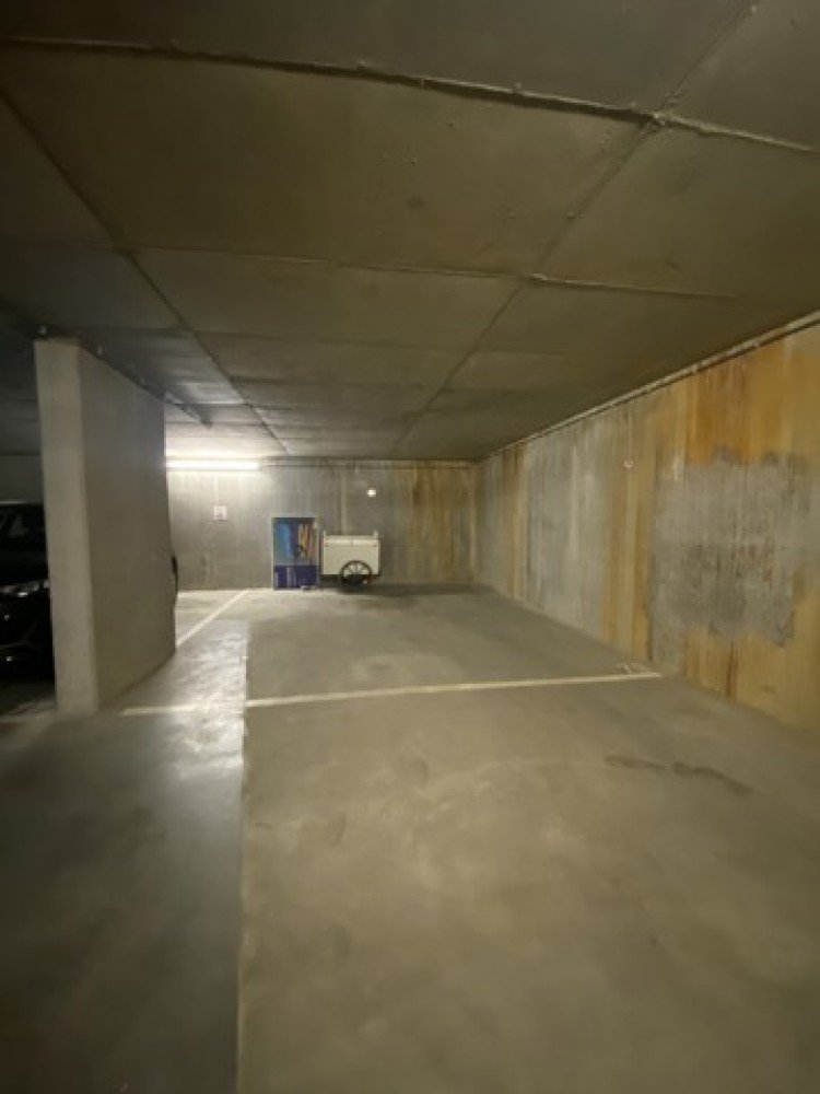 Covered parking area for sale in Ghent