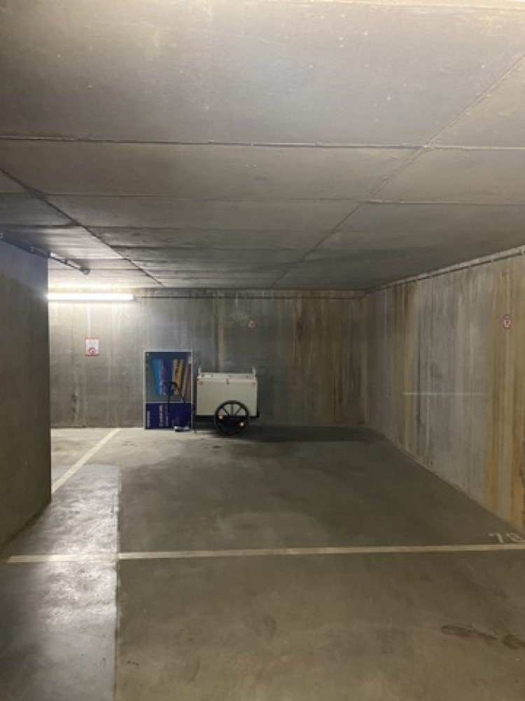 Covered parking area for sale in Ghent