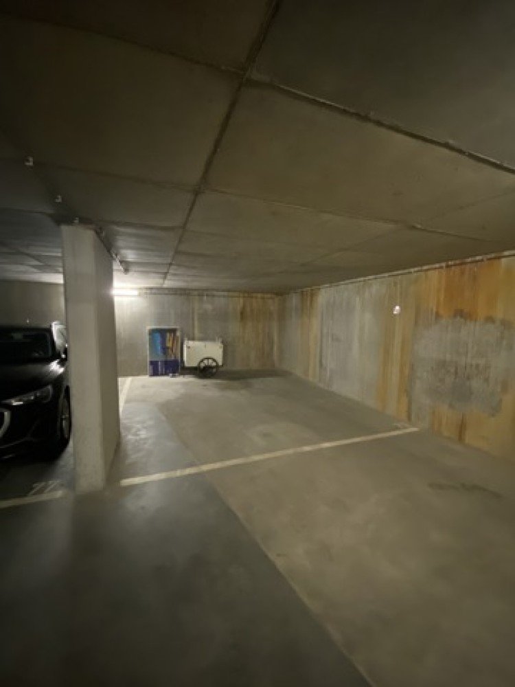 Covered parking area for sale in Ghent