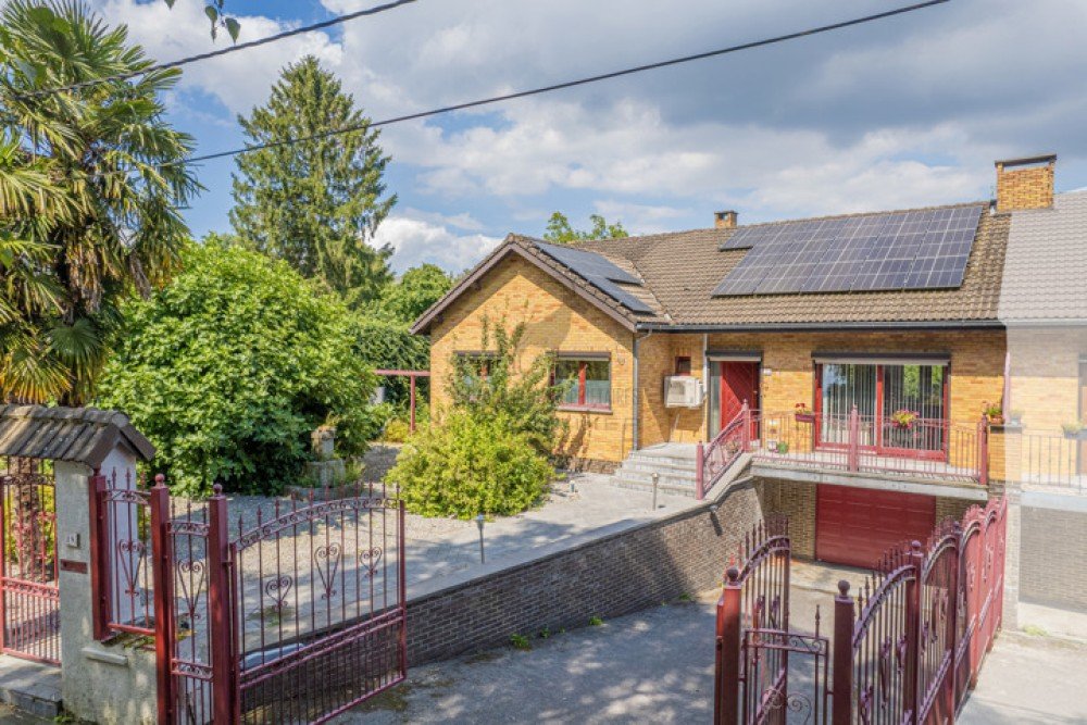 House for sale in Haine-Saint-Pierre
