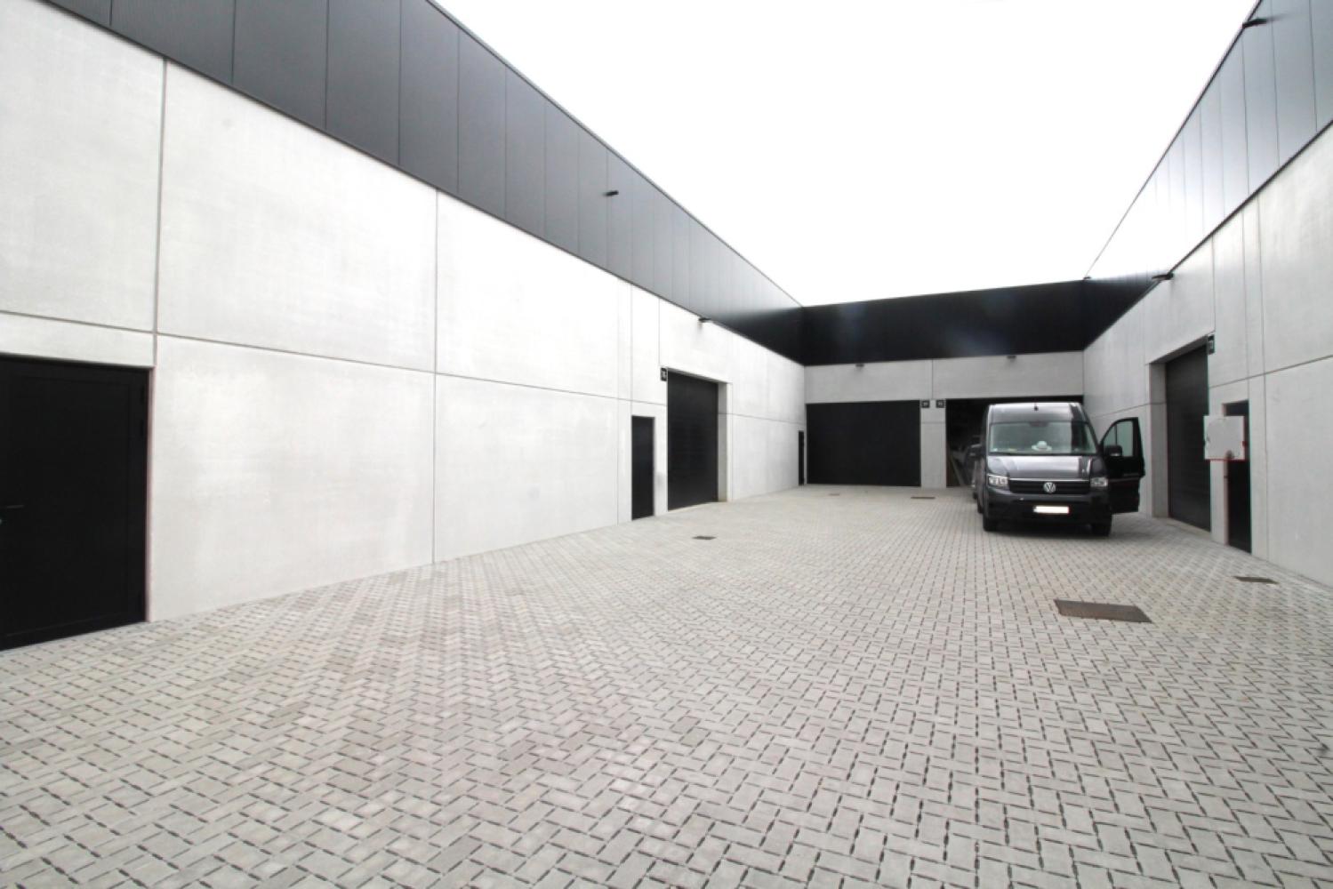 Industrial building for rent in Eeklo