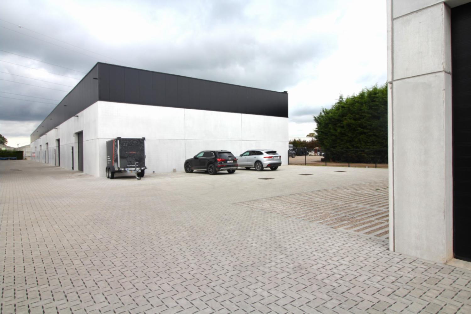 Industrial building for rent in Eeklo