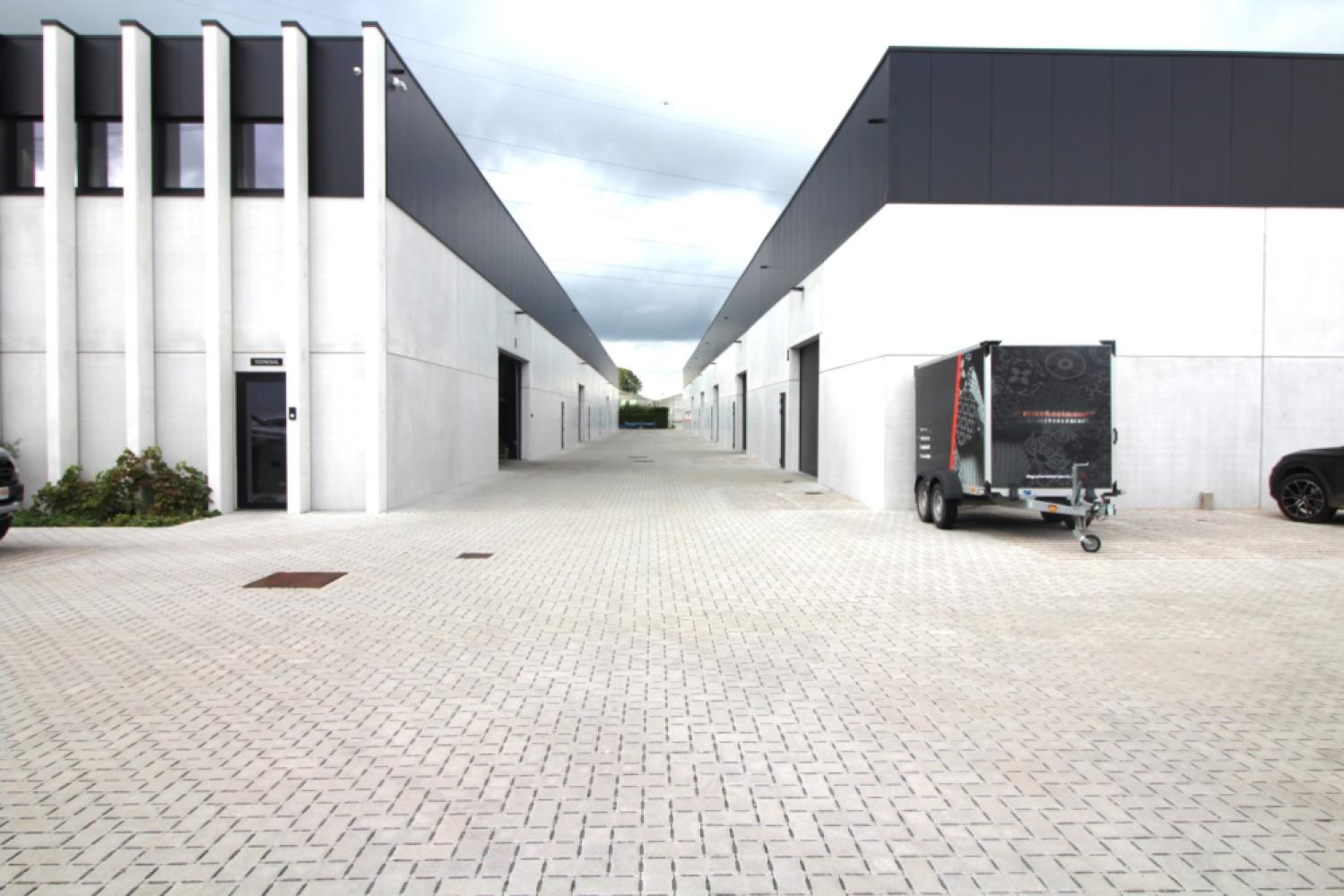 Industrial building for rent in Eeklo