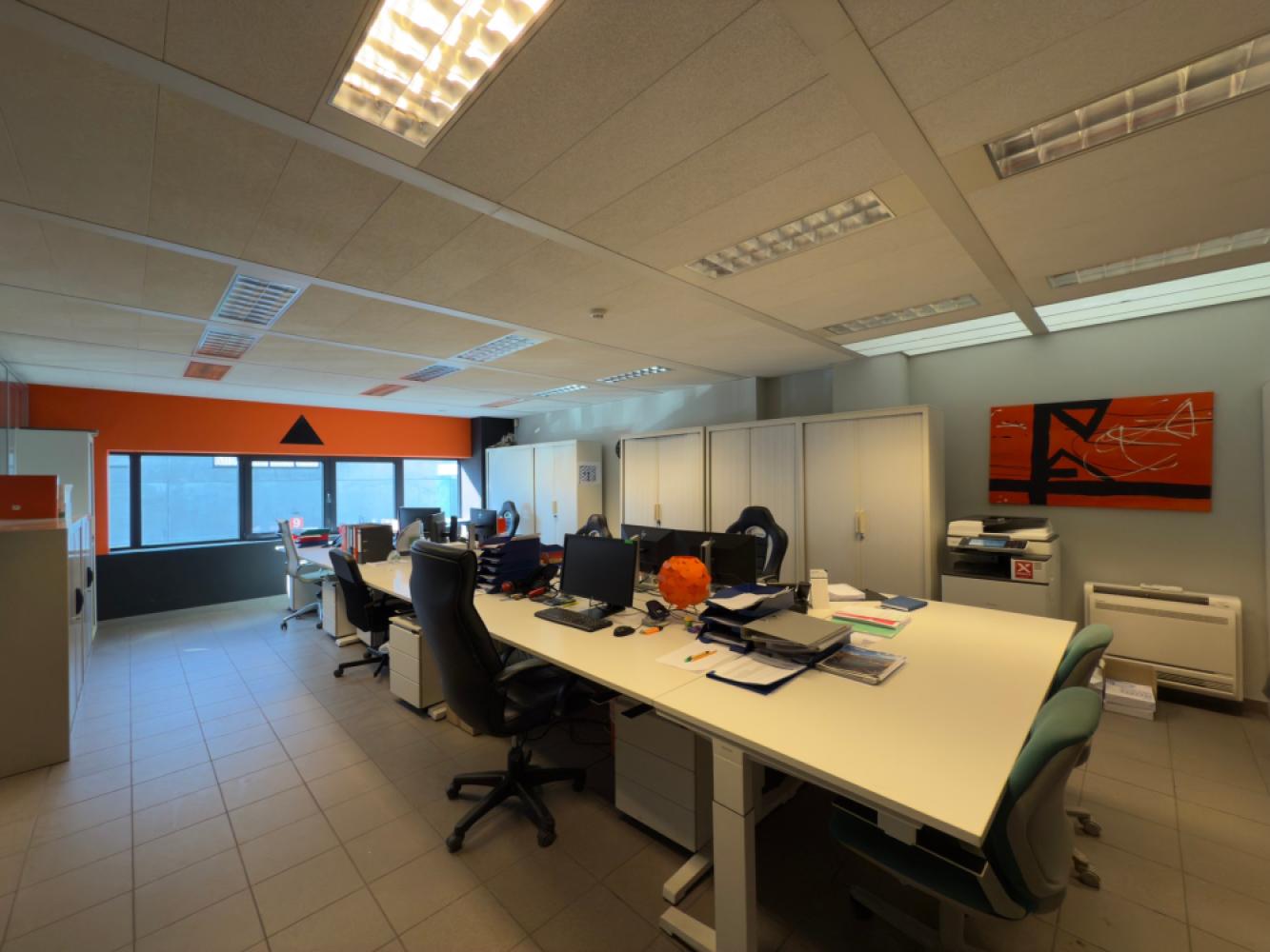Industrieel gebouw te huur in Sint-Denijs-Westrem