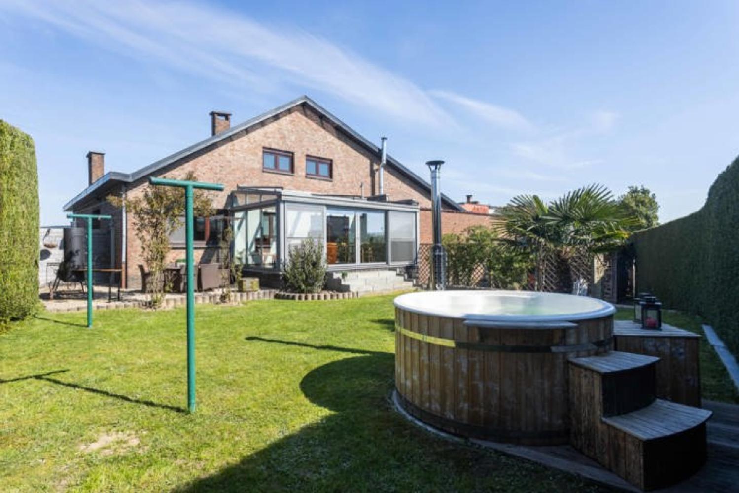 Gebouw gemengd gebruik te koop in Roosdaal