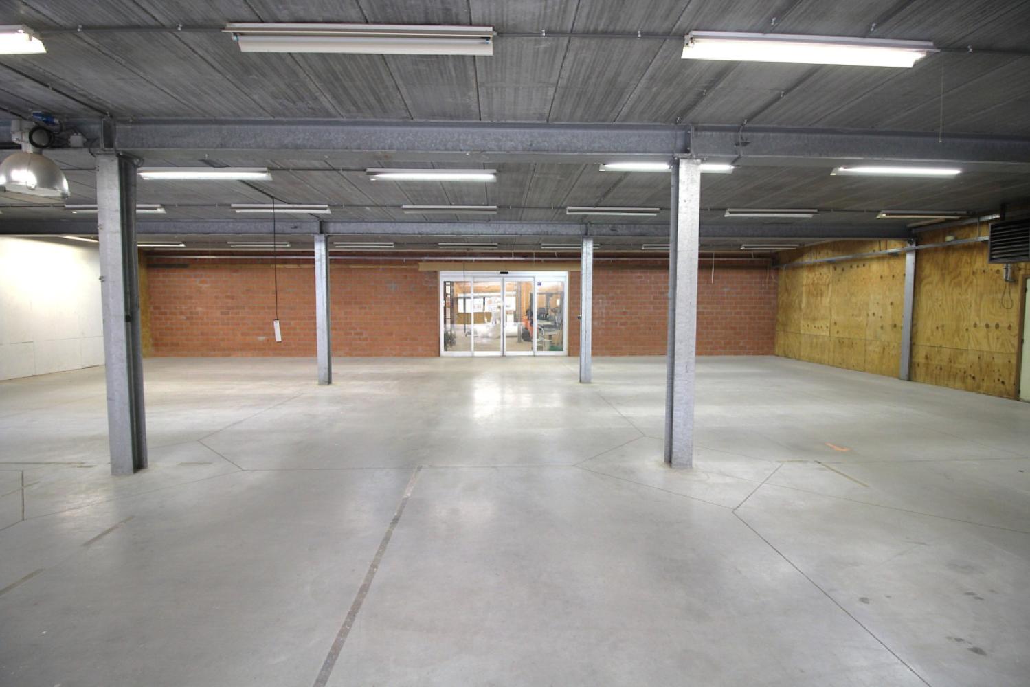 Bien industriel à vendre à Knesselare
