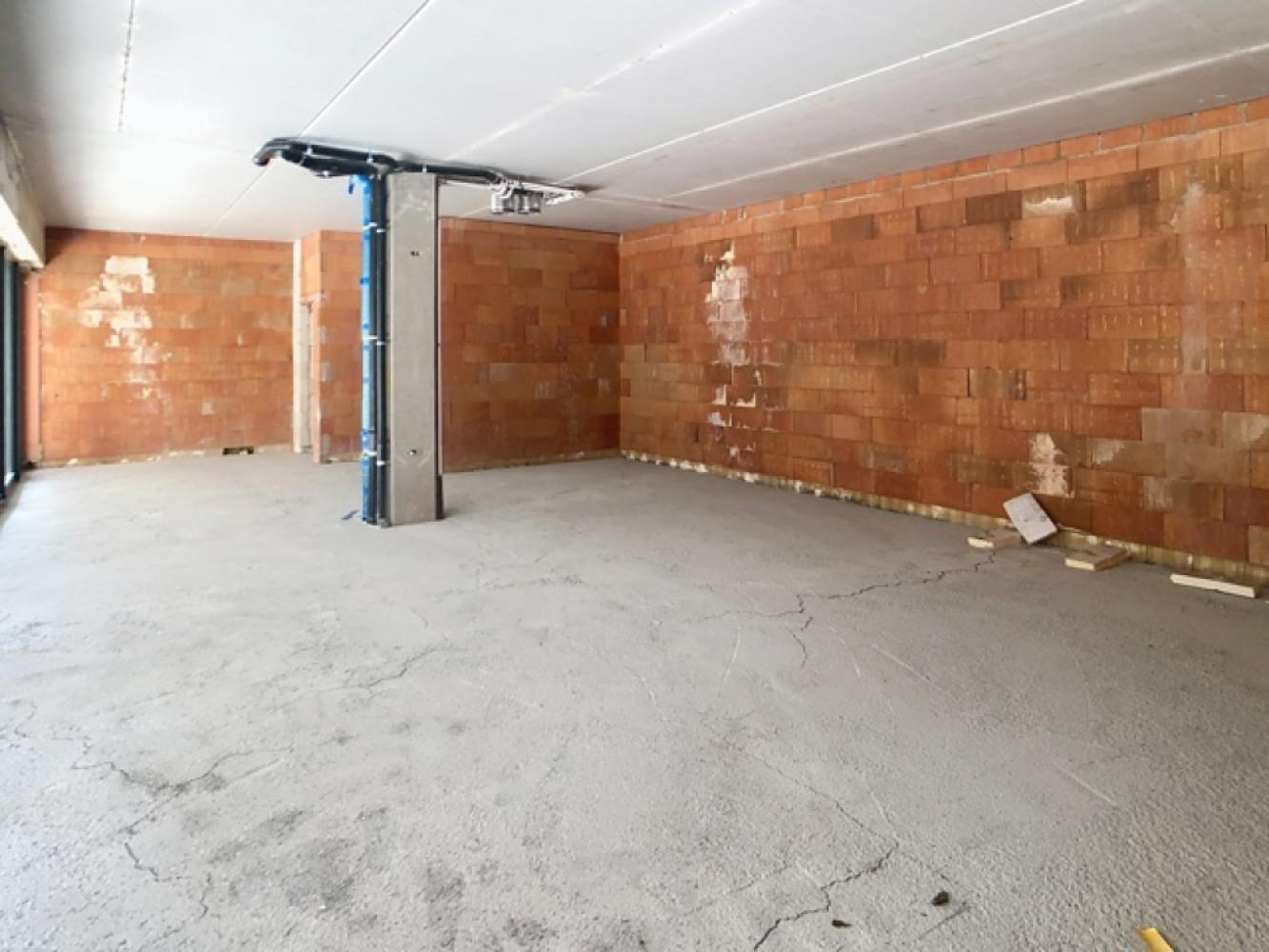 Commerciële eigendom te koop in Halle