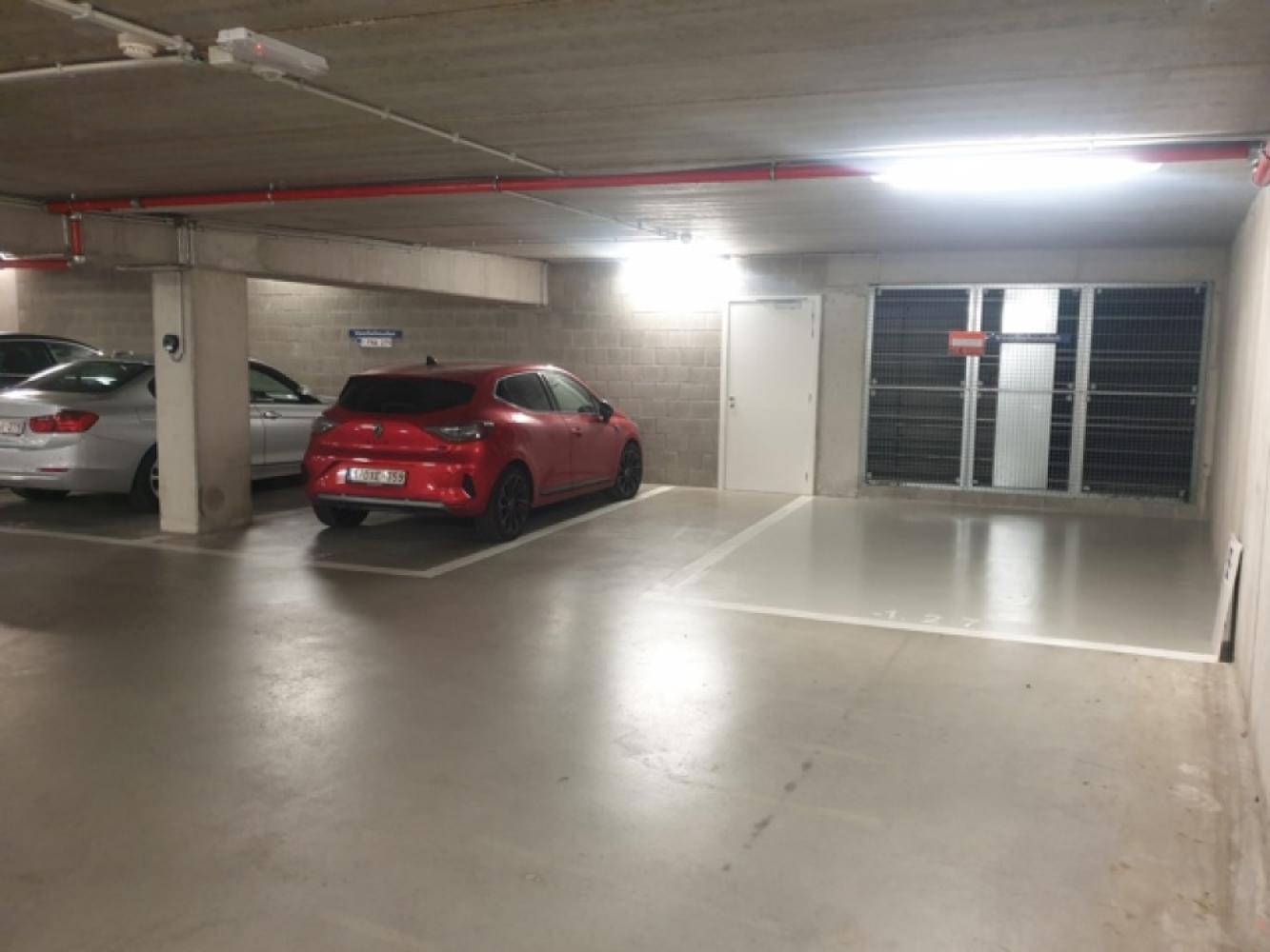 Covered parking area for rent in Ghent