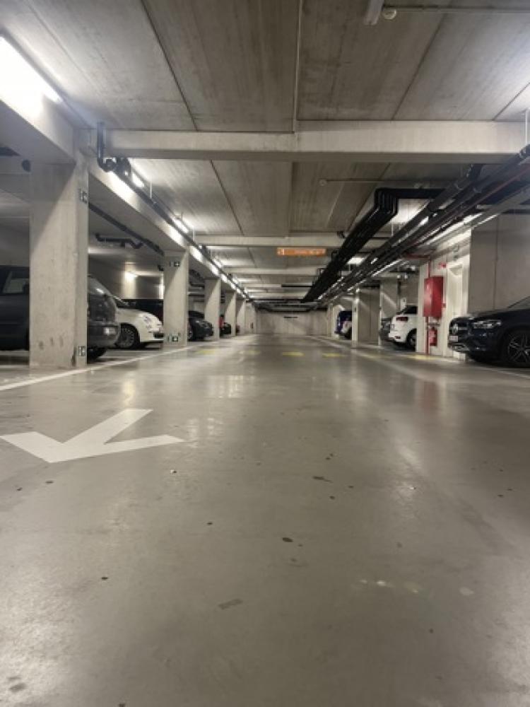 Covered parking area for rent in Ghent