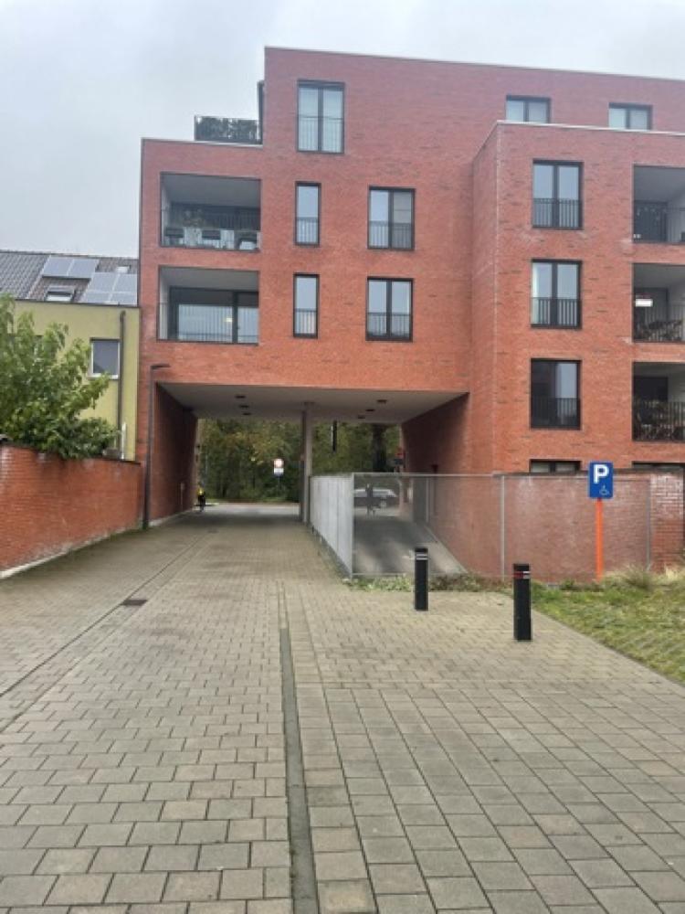 Covered parking area for rent in Ghent