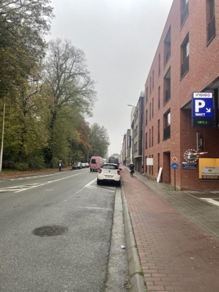Covered parking area for rent in Ghent