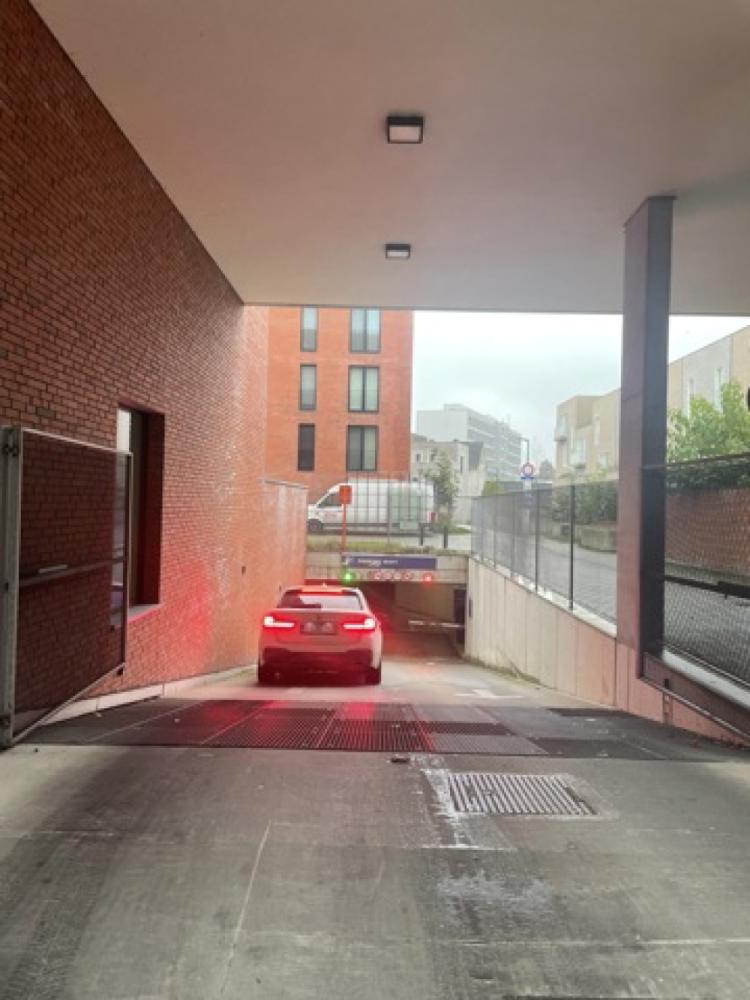 Covered parking area for rent in Ghent