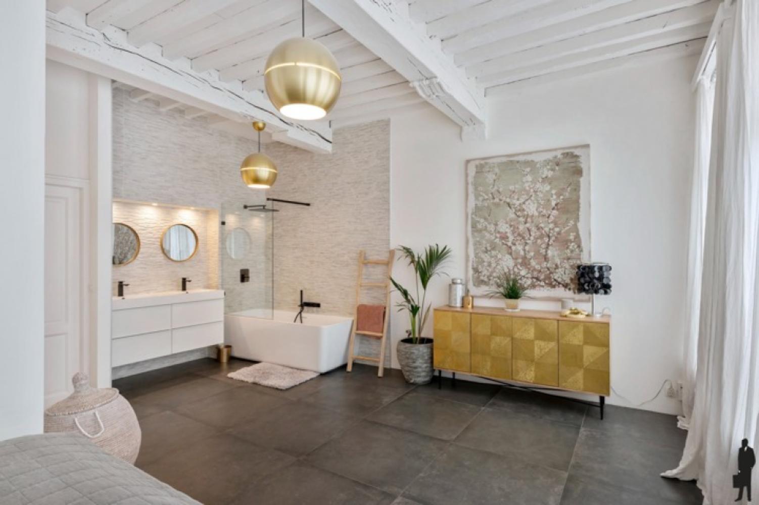 Building mixed use for sale in Antwerp