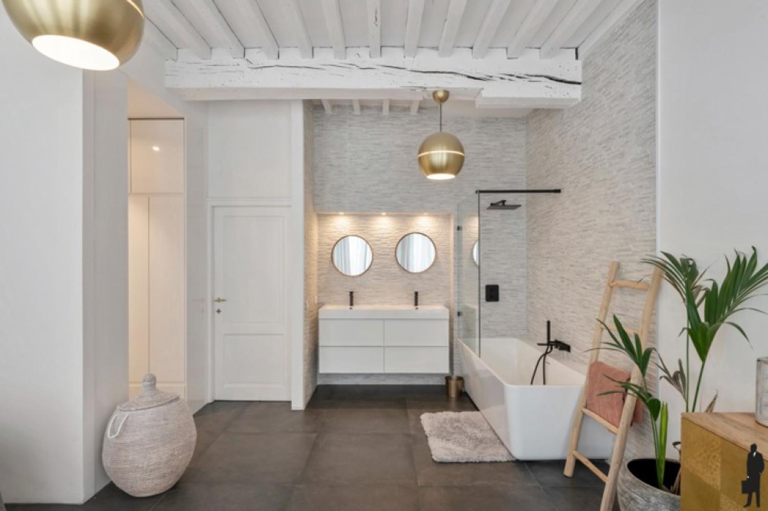 Building mixed use for sale in Antwerp