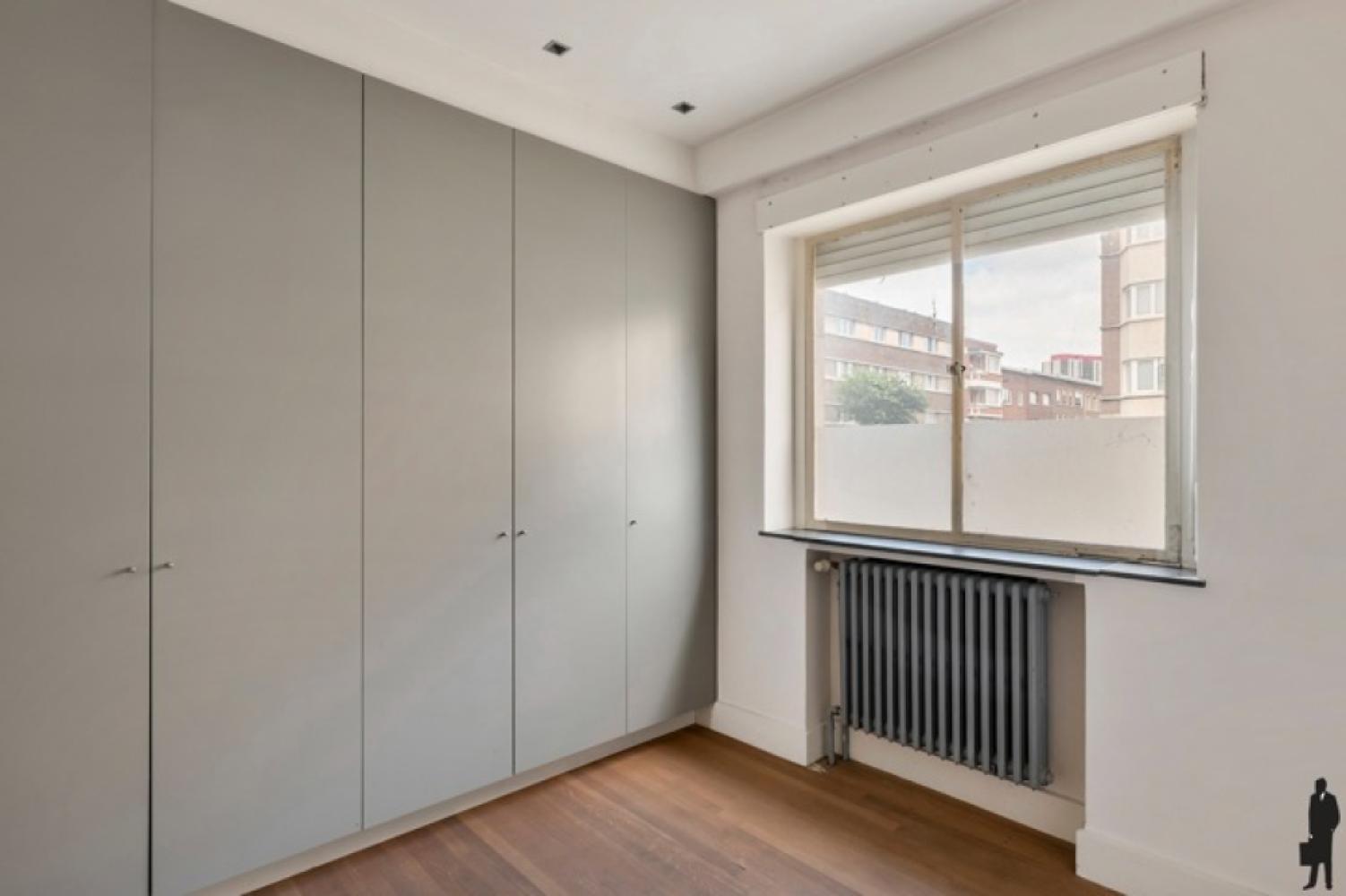 Building mixed use for sale in Antwerpen