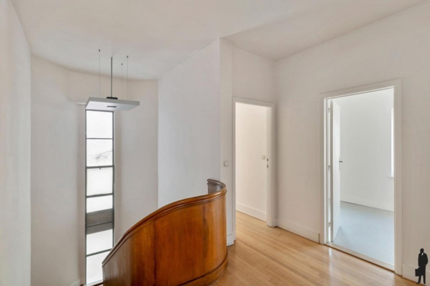 Building mixed use for sale in Antwerpen