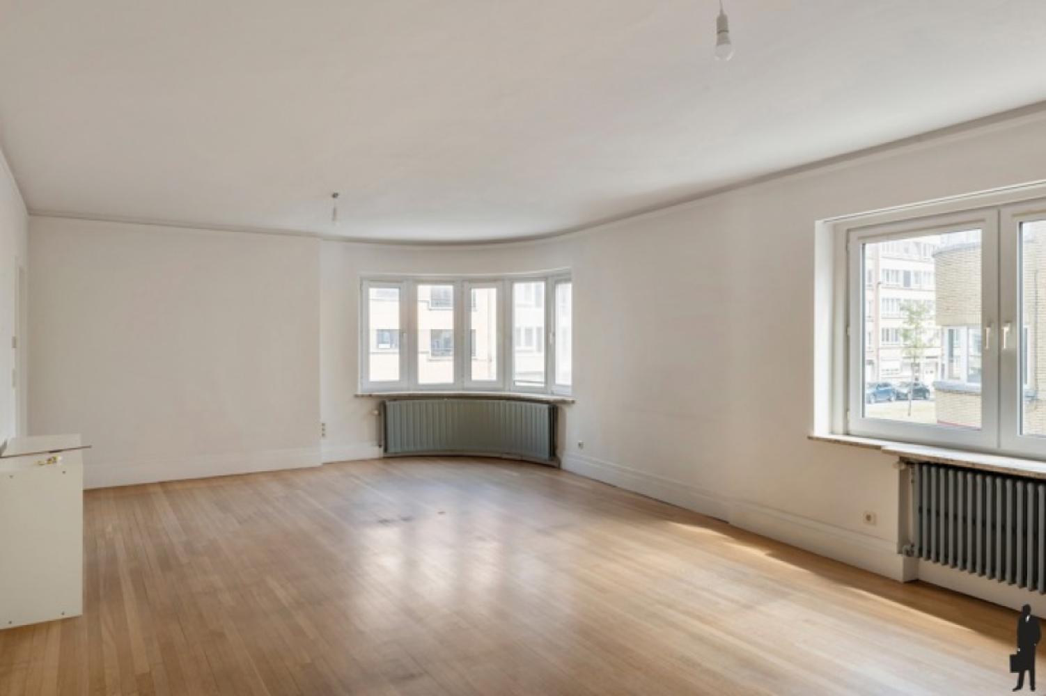 Building mixed use for sale in Antwerpen