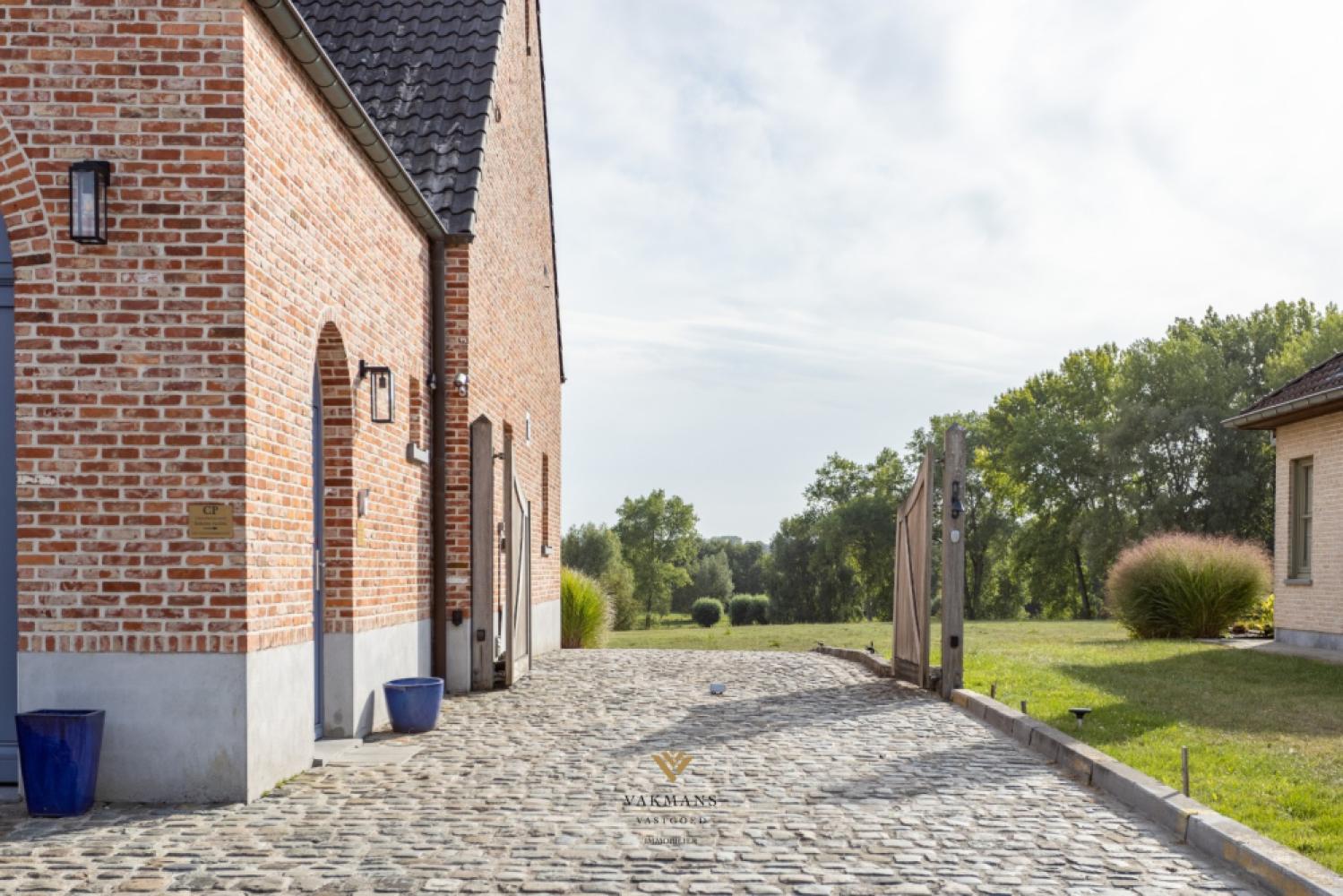 Villa for sale in Brakel