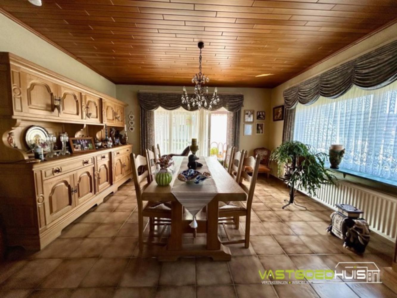 Villa for sale in Meerbeke