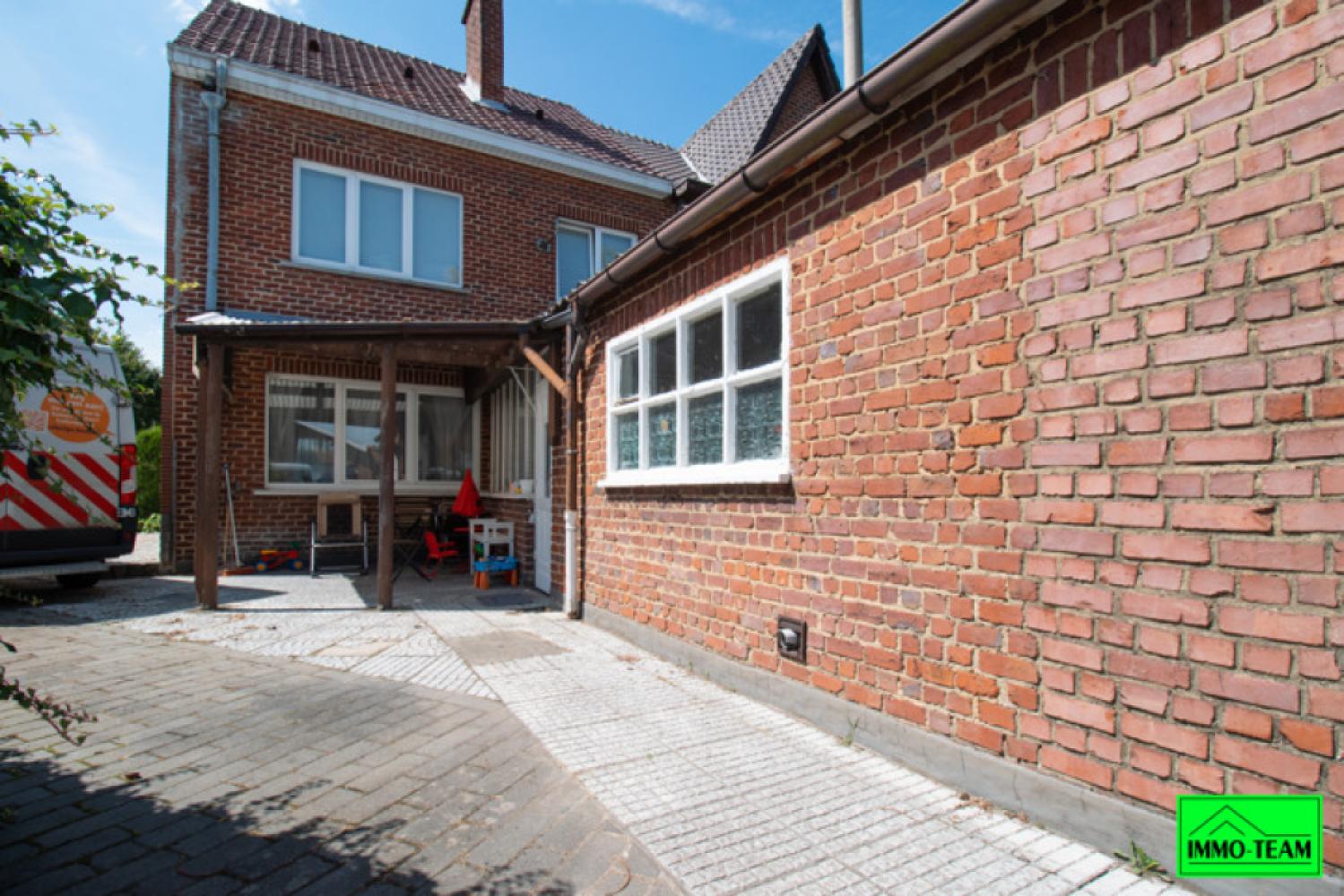 House for sale in Roosdaal