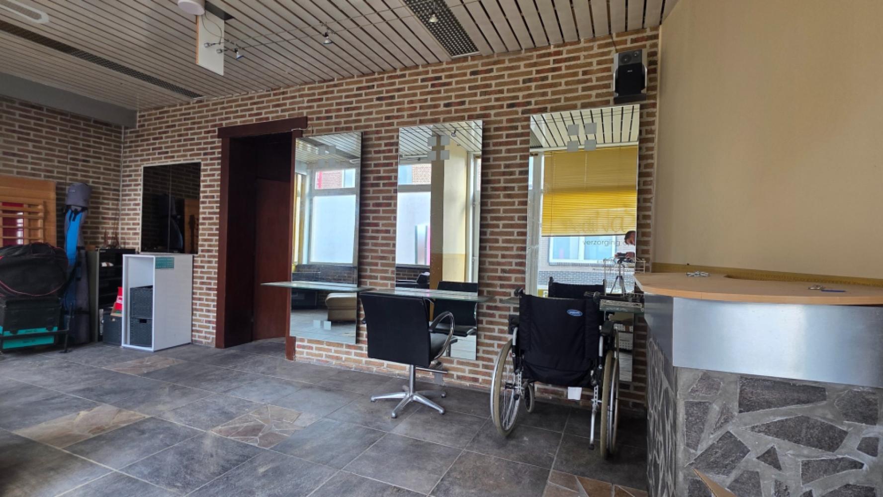 Bureau à vendre à Baasrode