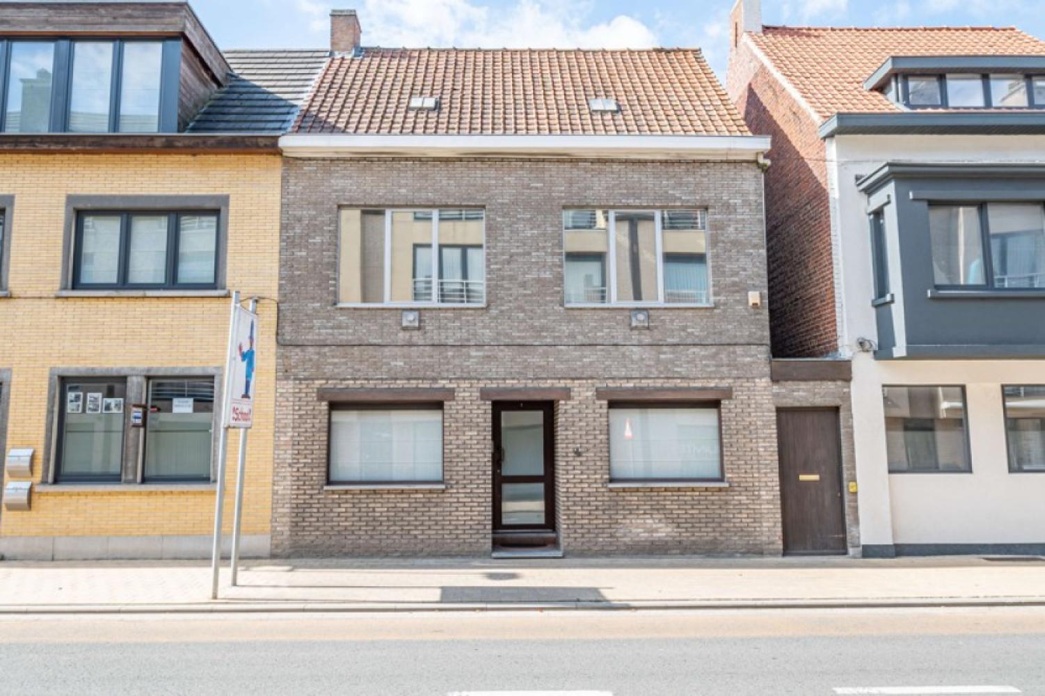 House for sale in Oostrozebeke