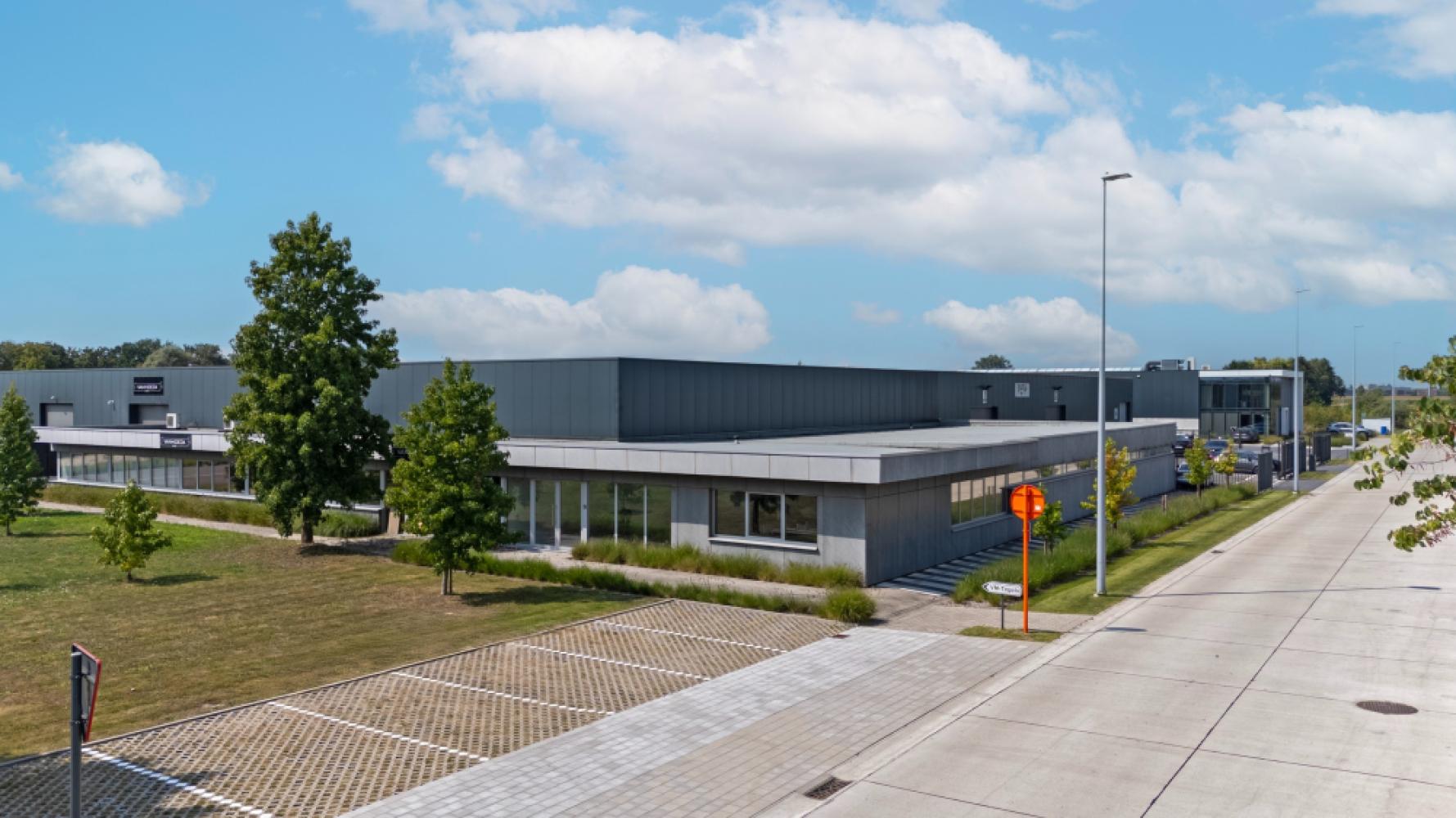 Industrieel gebouw te huur in Deinze