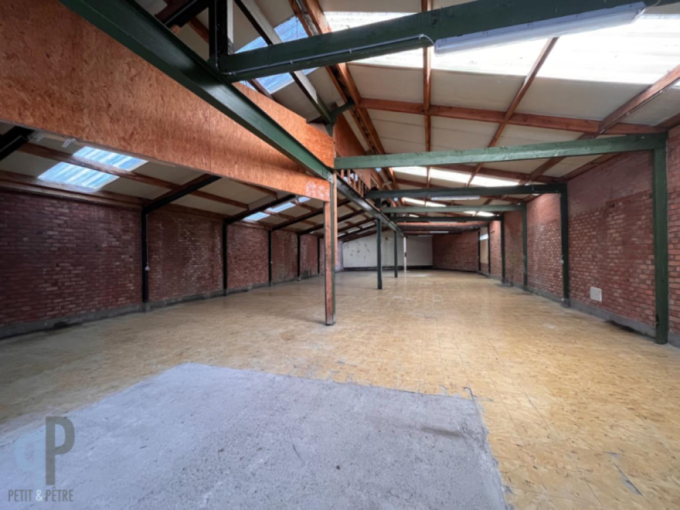 Industriële eigendom te huur in Hillegem