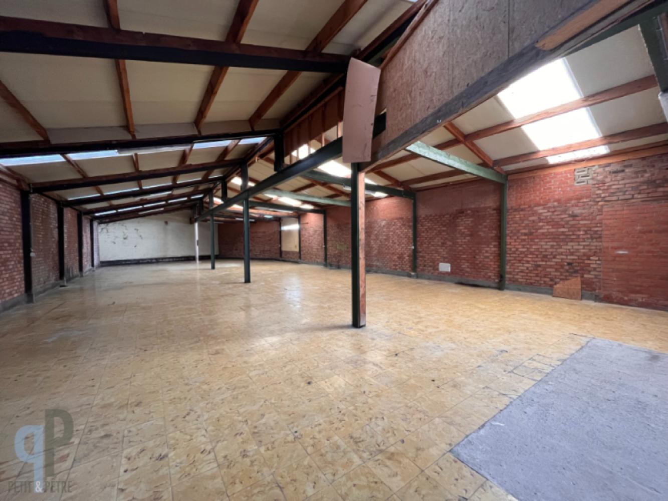 Industriële eigendom te huur in Hillegem