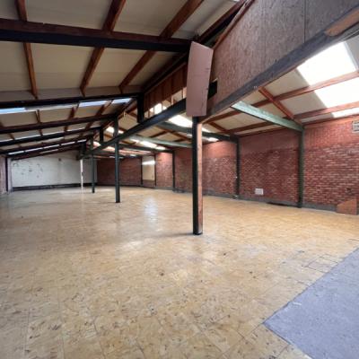 Industriële eigendom te huur in Hillegem