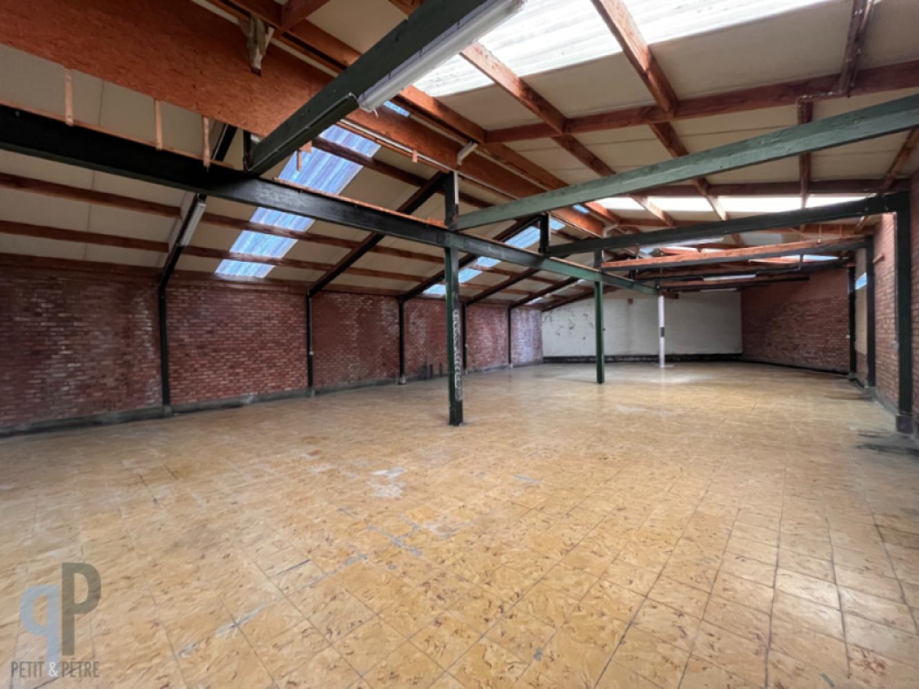 Industriële eigendom te huur in Hillegem