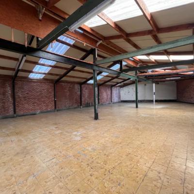 Industriële eigendom te huur in Hillegem