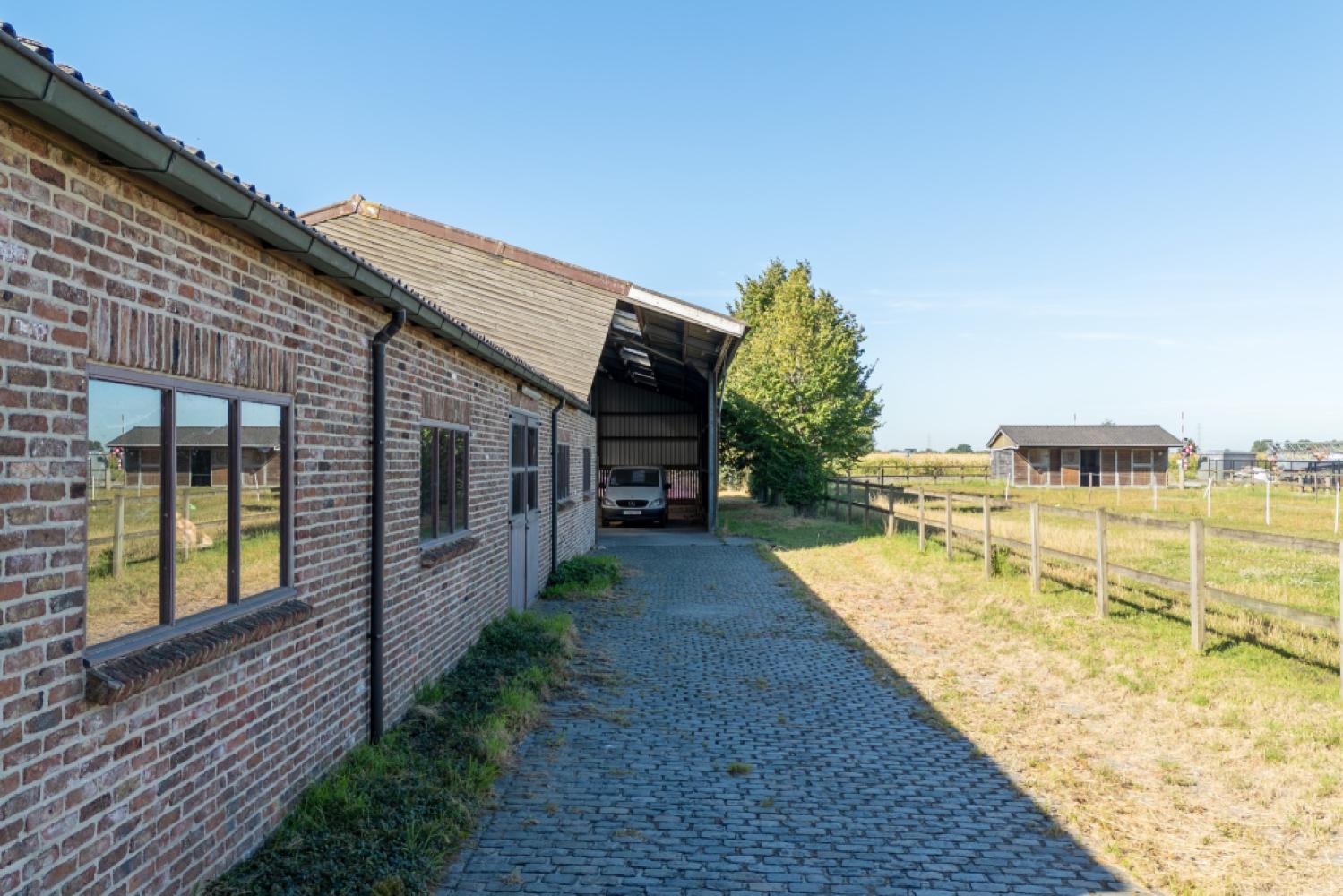 Industrieel gebouw te koop in Evergem