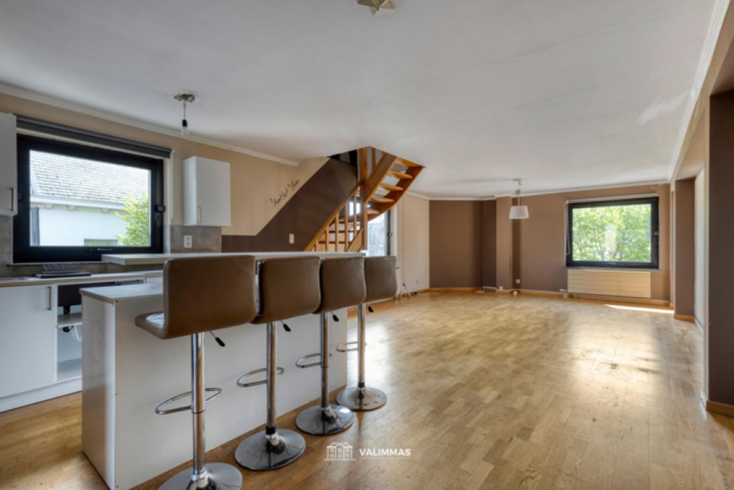 Bien commercial à vendre à Asse