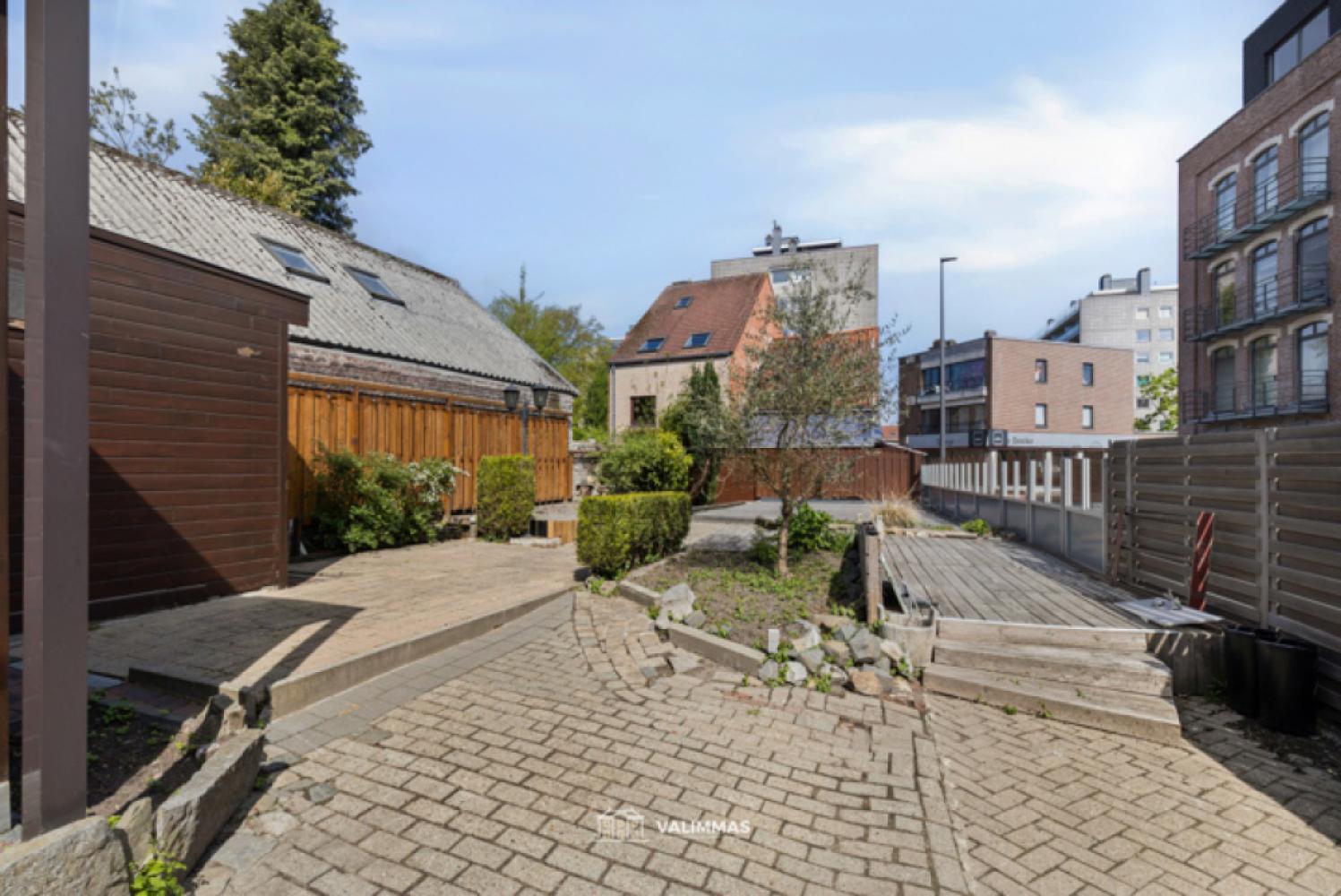 Bien commercial à vendre à Asse