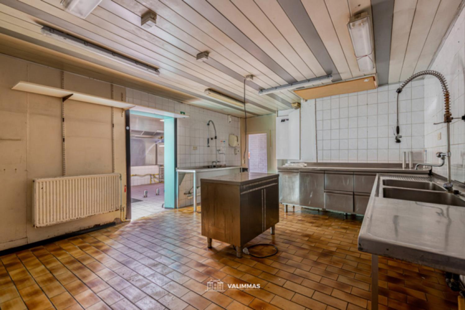 Bien commercial à vendre à Asse
