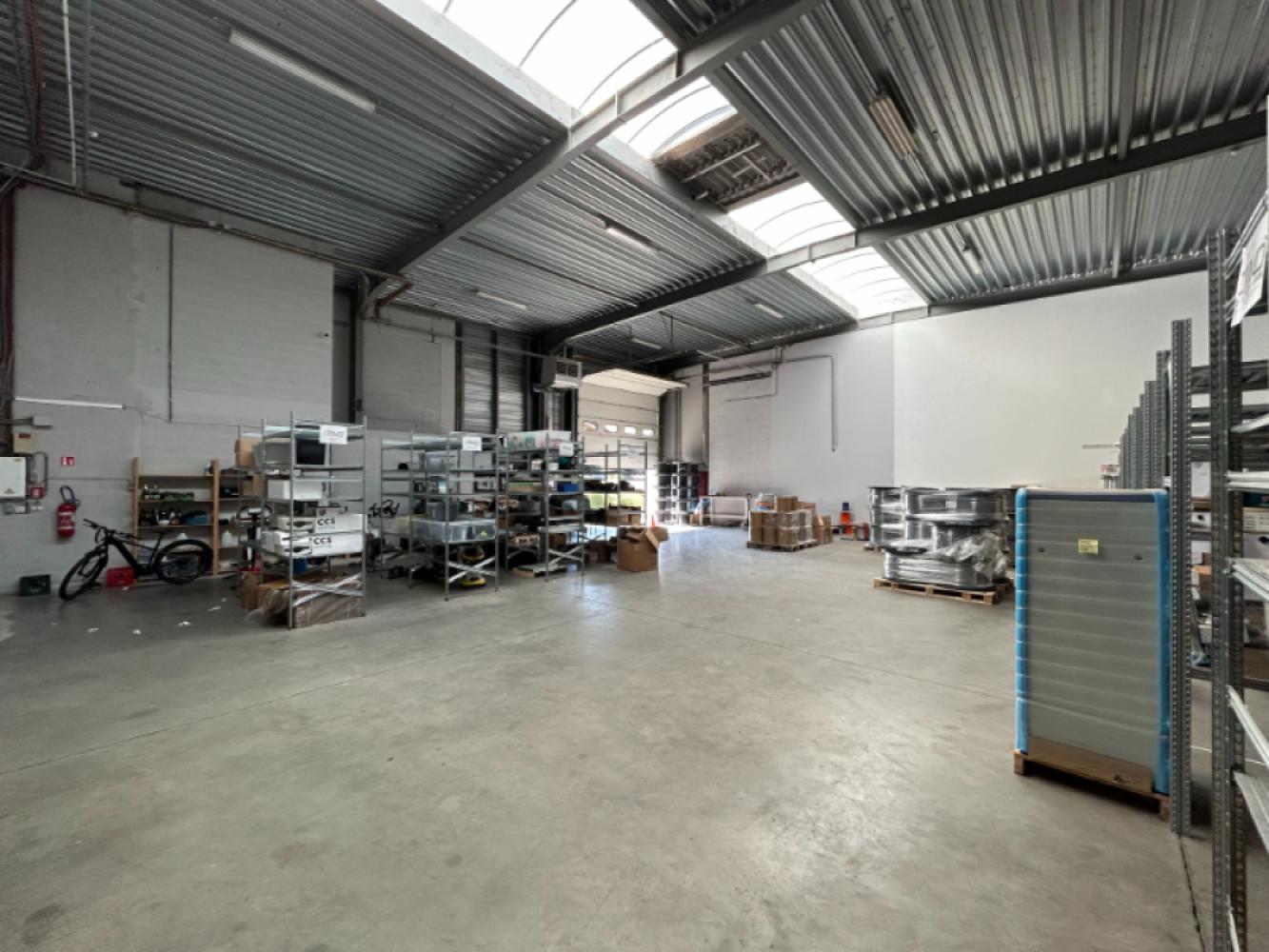 Commerciële eigendom te huur in Sint-Denijs-Westrem