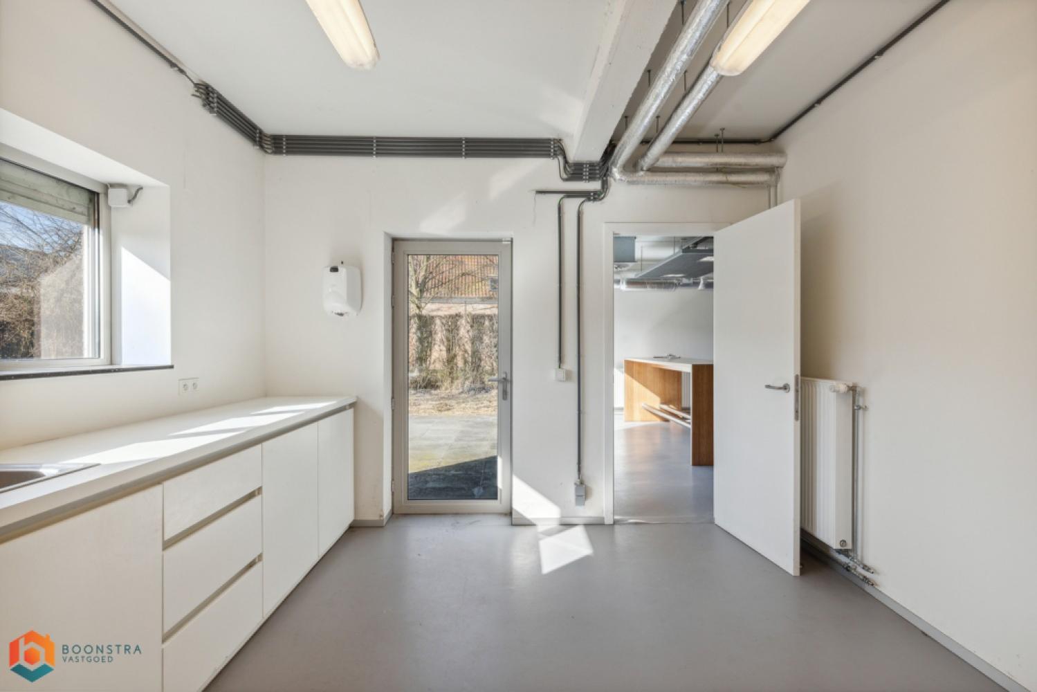 Industrieel gebouw te koop in Onze-Lieve-Vrouw-Waver