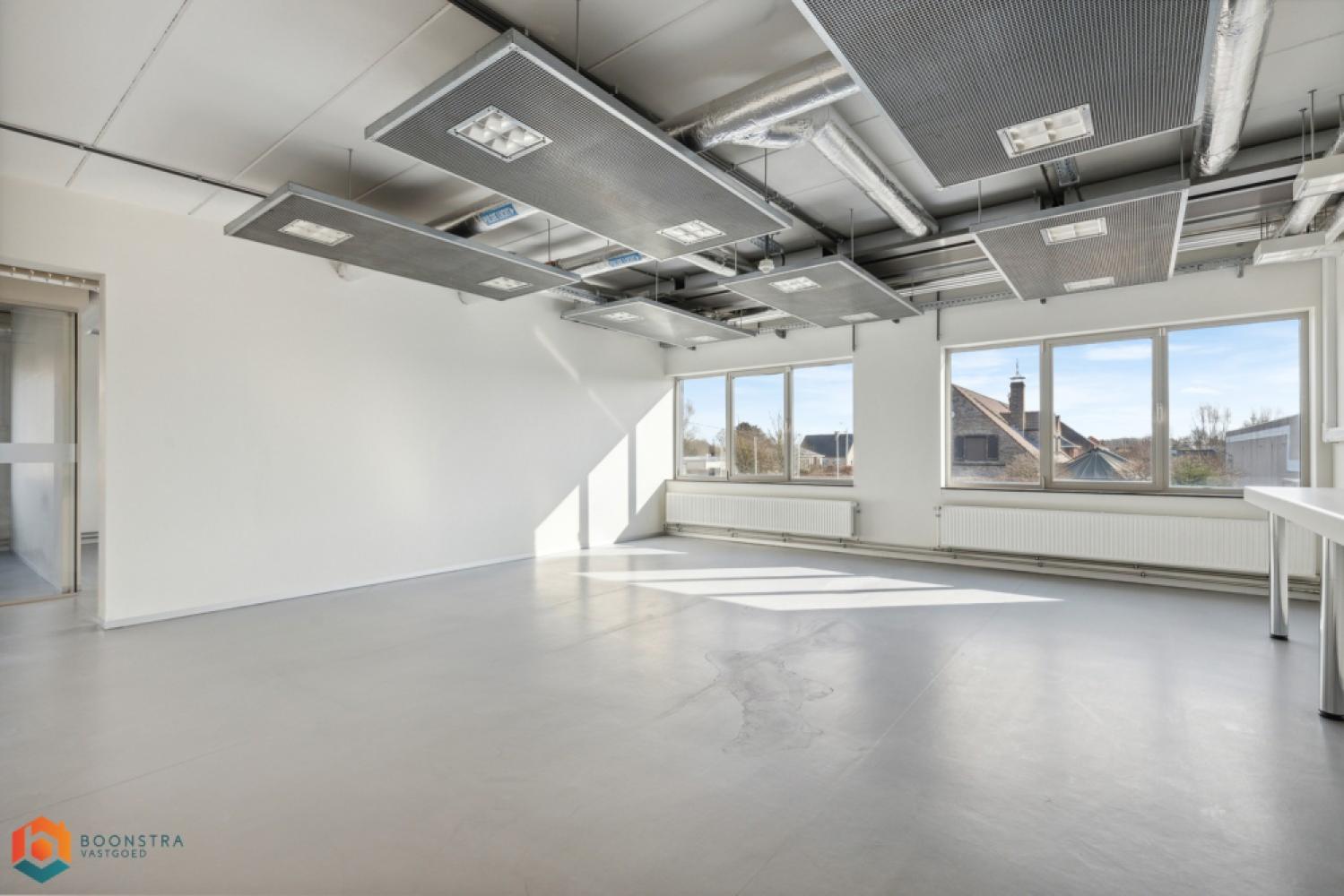 Industrieel gebouw te koop in Onze-Lieve-Vrouw-Waver