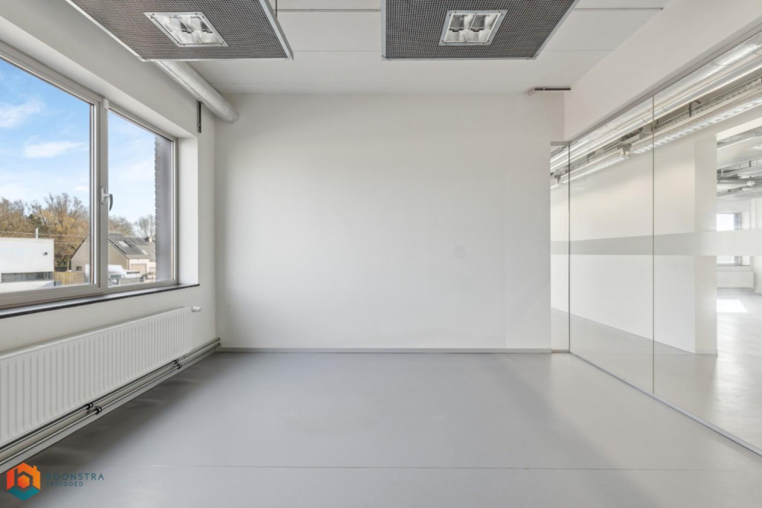 Industrieel gebouw te koop in Onze-Lieve-Vrouw-Waver