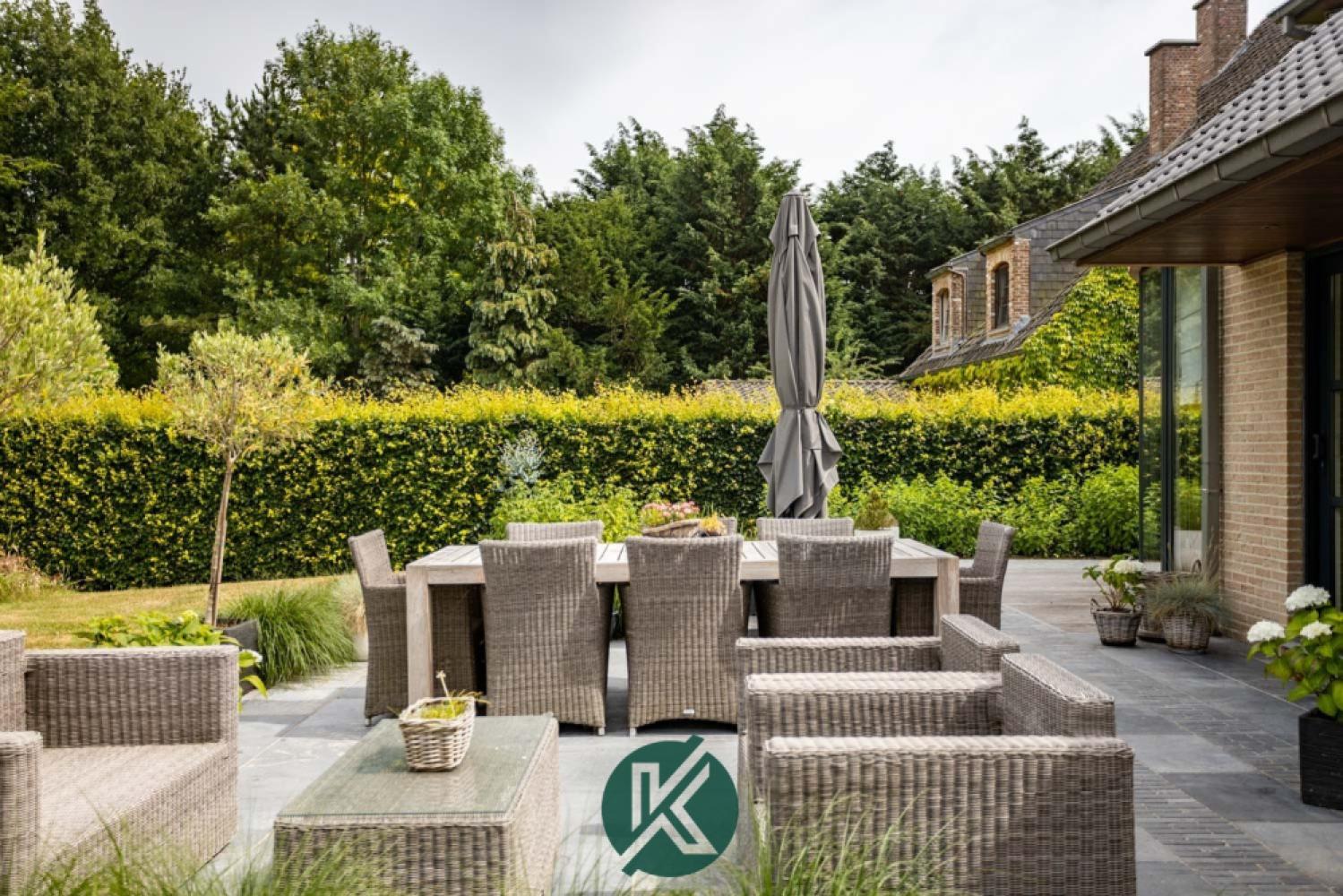 Villa for sale in Woubrechtegem