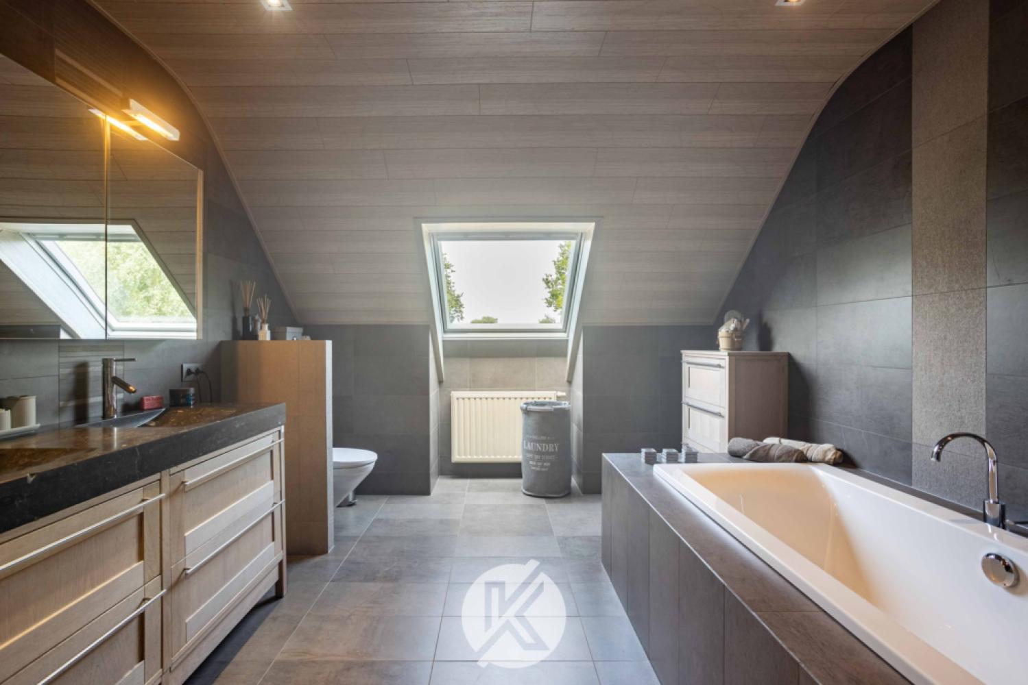 Villa for sale in Woubrechtegem