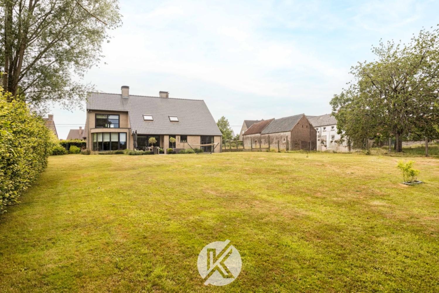 Villa for sale in Woubrechtegem