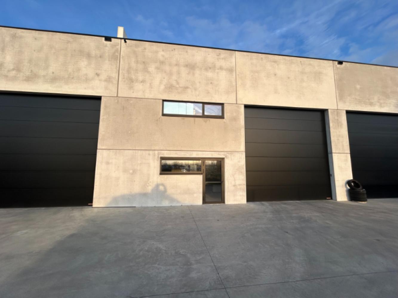 Magazijn te koop in Eke